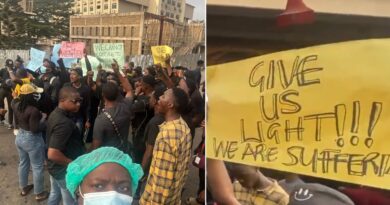 UI Students Protest 82-Days Power Outage at UCH